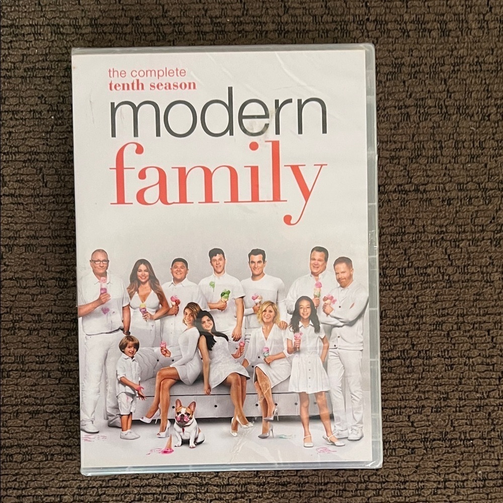 Modern Family Complete Tenth Season DVD 3-Disc Set 22 Episodes